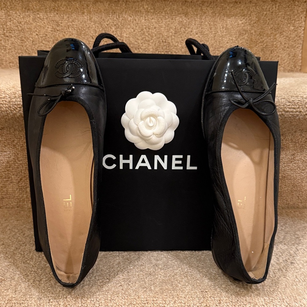 CHANEL Black Patent Leather Flats